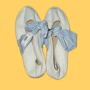 NWT Torrid Size 10 Ivory Blue and While Stripe Bow Detail Espadrilles Flat